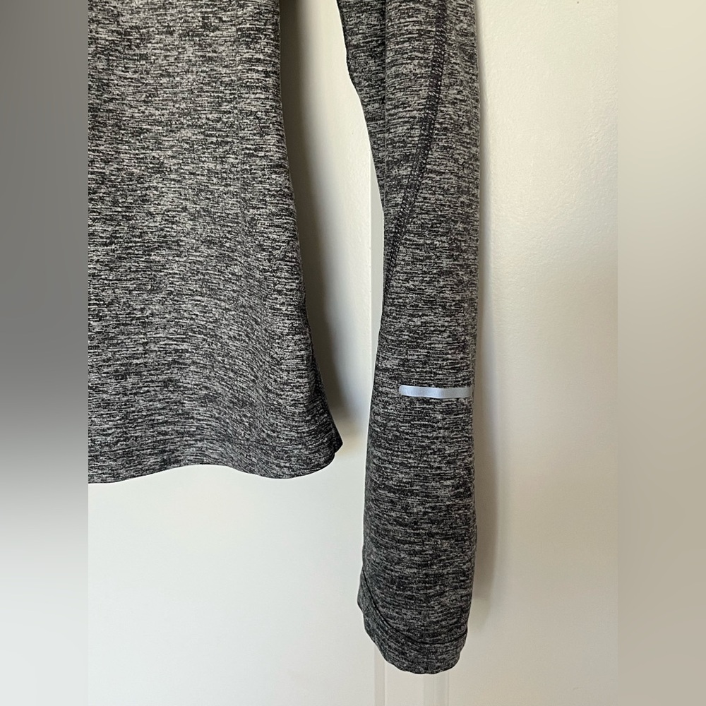 Nike Women’s Half Zip Running Shirt Pullover Gray Reflective Thumbholes Small - Picture 3 of 7